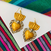  Aretes dorados